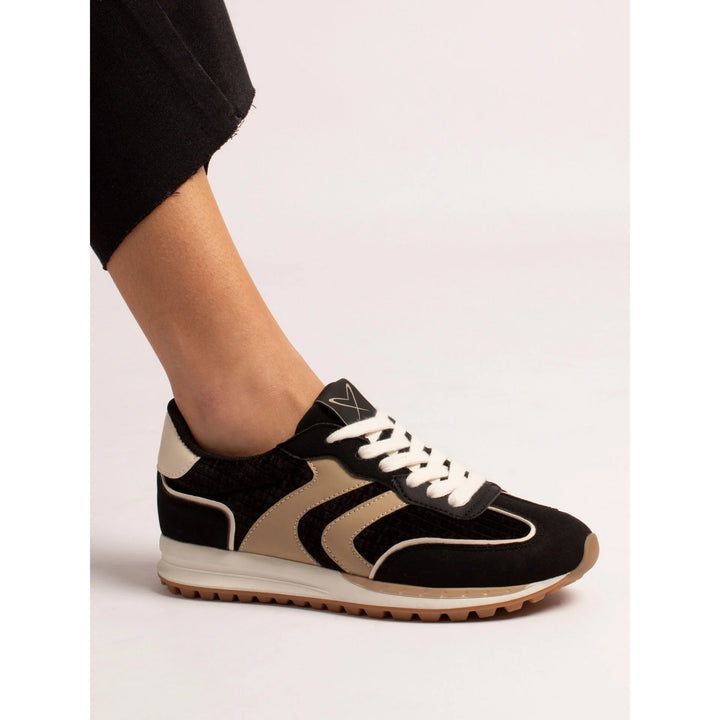 Jaz Black Trainer