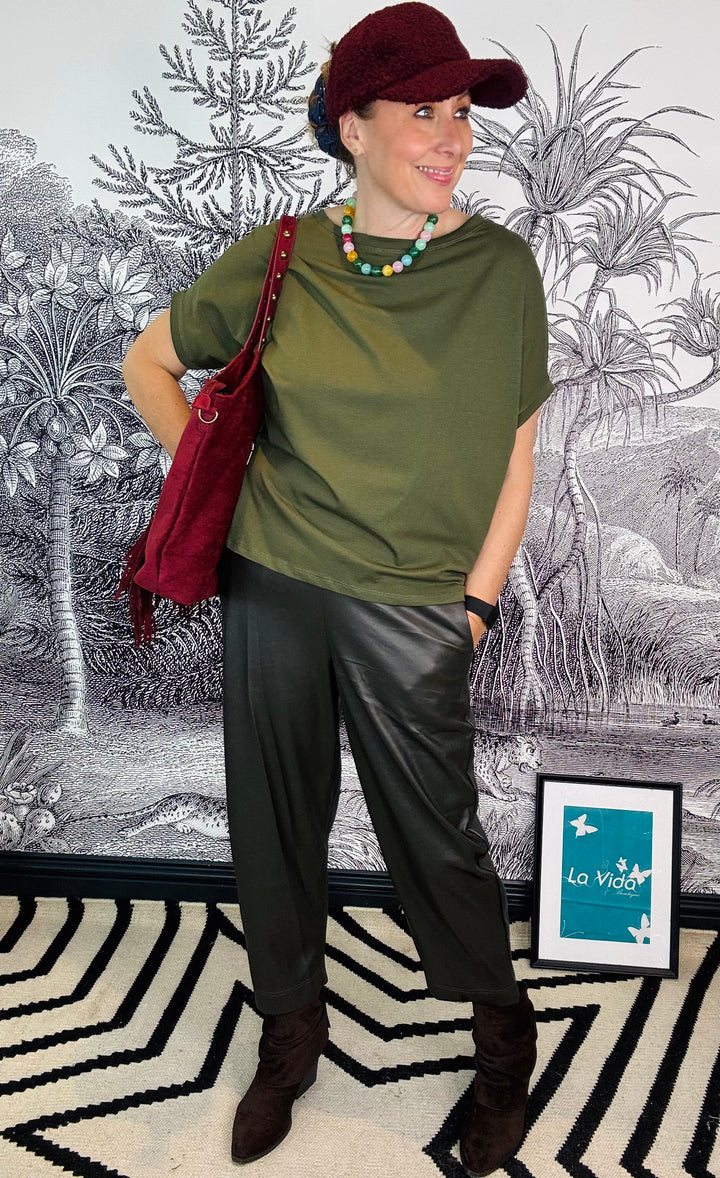 Kelly Barrel Trouser in Dark Olive