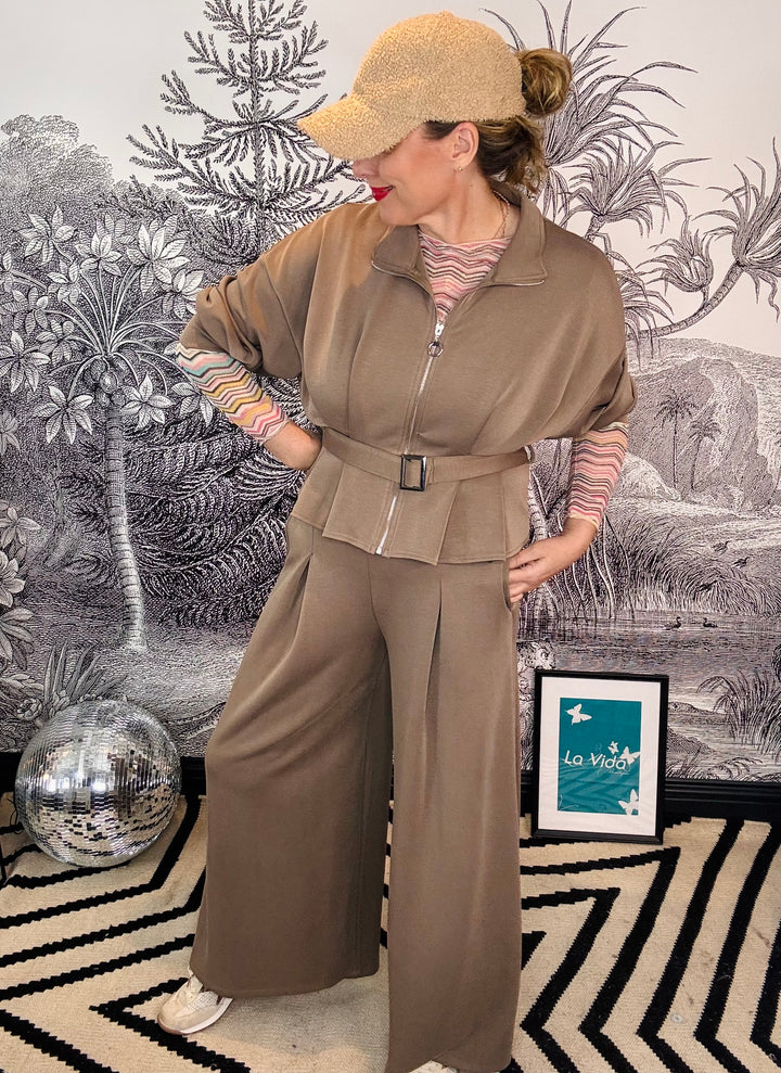 Descanso Leisure Suit in Taupe
